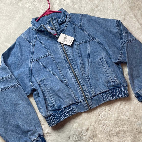 NWT Forever 21 Denim Jacket - SIZE: S - Picture 1 of 6
